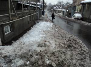 Sidewalks difficult to pass in Avan: photos