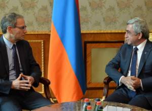 Serzh Sargsyan receives Special Assistant to President Obama Charles Kupchan