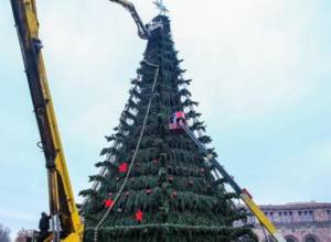 Ապամոնտաժվում են տոնածառները, հանվում են քաղաքի զարդարանքները