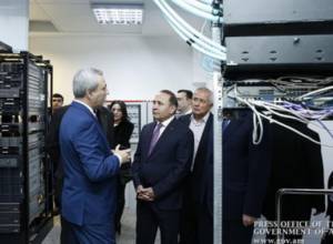 Amenian Prime Minister visits Synopsys Armenia Company