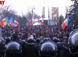 Прямой эфир: В парламенте Молдовы заблокировали журналистов