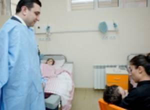 Беременные и дети продолжают оставаться под контролем врачей