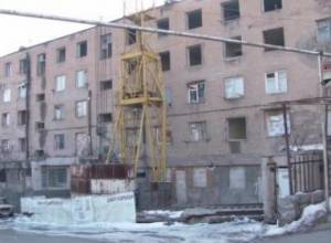 Дети в аварийном здании 4-го разряда: почему жители не приходят к согласию
