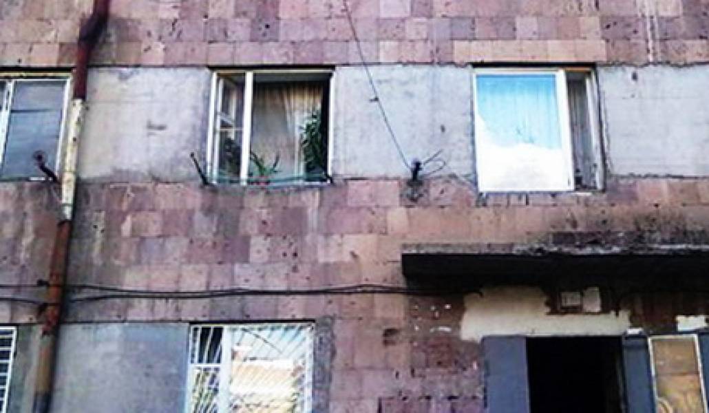 13.03.14-3896վթարային-շենք