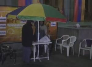 Активистам удалось установить зонтик на Площади Свободы