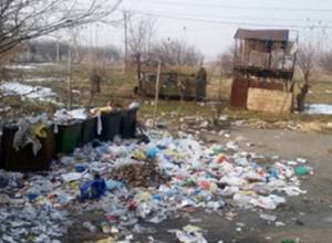 Приветствуем туристов еще одной свалкой: “Барев Ереван”