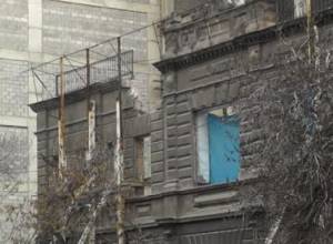 Քանդվող շենքի կիրակին