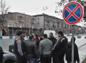 Վարորդները «Երևան Մոլ»-ի մոտ տեղ են պահանջում