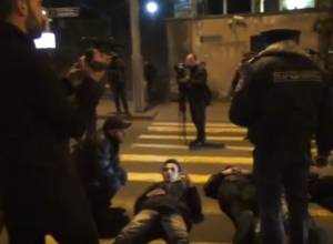 Активистов подвергли приводу