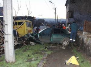 Մերսեդեսը բախվել է ծառերին և բռնկվել