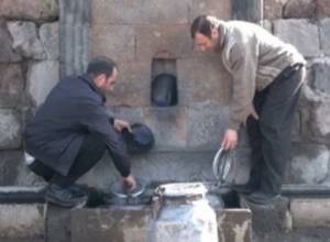 Միակ ցայտաղբյուրը սպասարկում է ամբողջ գյուղը