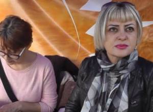 «Можно протестовать и побрив голову и ложась на землю»