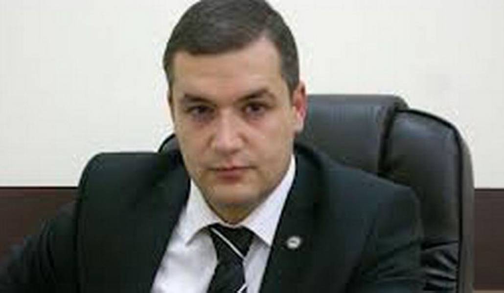 7f5c618e46b49eb1a3c135154ee9b000