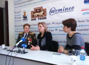 They are ready even to peel potato on the border