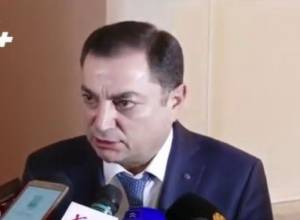 "Мы нашим оружием даем отпор"