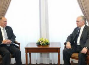 Edward Nalbandian receives eminent diplomat Edward Djerejian