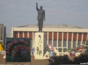 Statue of Heydar Aliyev vandalized in center of Baku: Azatutyun