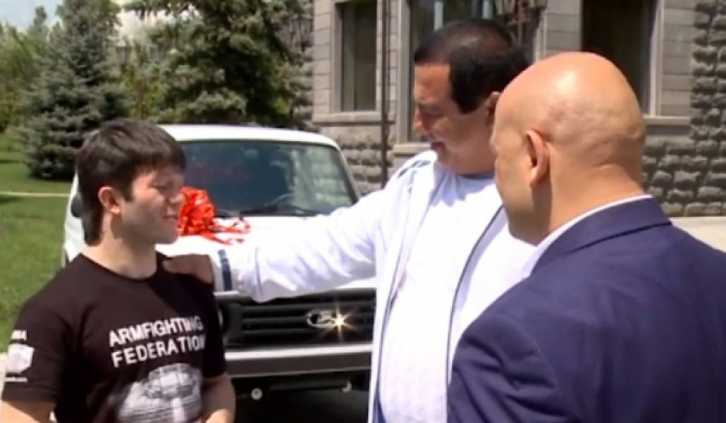 57335b284a125_medium