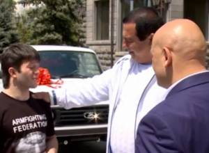 Գագիկ Ծառուկյանն ադրբեջանցուն հաղթած հայ մարզիկին նվիրել է ավտոմեքենա