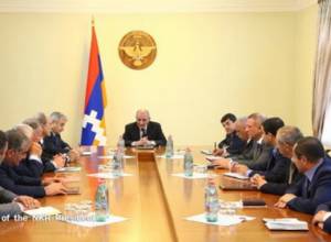 Bako Sahakyan holds working consultation