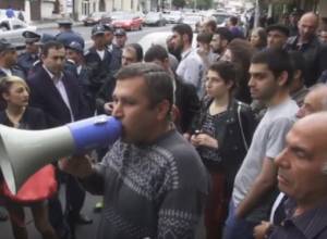 Прямой эфир: Шествие к дому Сержа Саргсяна