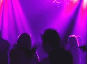 По делу хулиганства, происшедшего около ночного клуба в качестве обвиняемых привлечены 5 человек