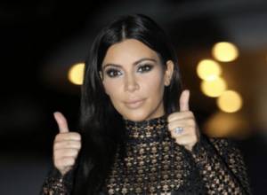 Иран обвиняет Ким Кардашян в том, что она является тайным агентом: Голос Америки