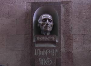 Մխիթար Գոշի դիմաքանդակը՝ փաստաբանների աչքի առջև