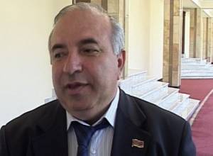 Lawmaker Aragats Akhoyan to speak about Archbishop  Ateşyan's move