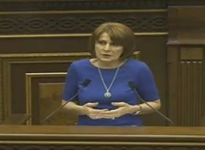 «Одной рукой грабят, другой – берут кредит, покрывают награбленное»