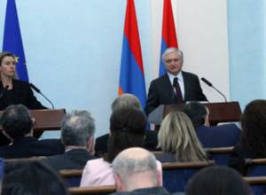 Эдвард Налбандян провел телефонную беседу с Федерикой Могерини