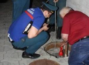 Граждане в Давташене упали в люк: есть жертва