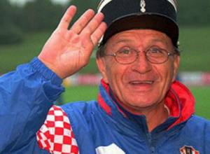 81-ամյա մասնագետը մտավախություն ունի Եվրո-2016-ի խաղից առաջ