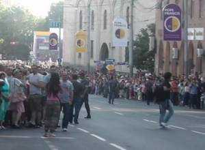 Граждане составили ряды на улице