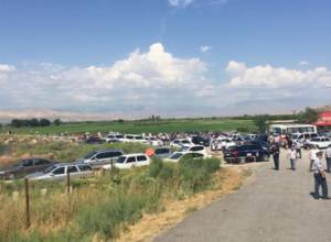 Организаторы сделали все, чтобы пути верующих и Папы не пересекались