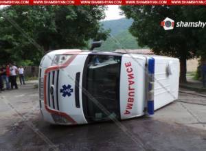 В Ванадзоре перевернулась машина скорой помощи: врачи госпитализированы