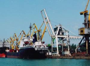 55 грузовиков перевозят армянскую сельхозпродукцию из Поти в Новороссийск