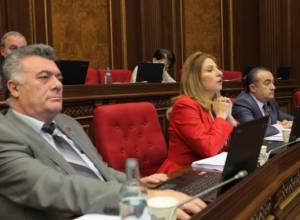 Armenian parliament approves EC bill in first reading: Six lawmakers vote against package