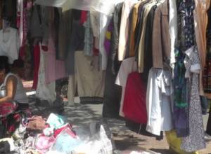 Օգտագործված իրերի վաճառքը՝ «Հրազդան» մարզադաշտի մոտ