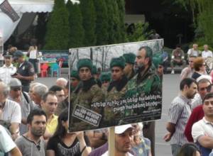 «С Днем рождения, Жирайр»: на площади Свободы отметили день рождения Сефиляна