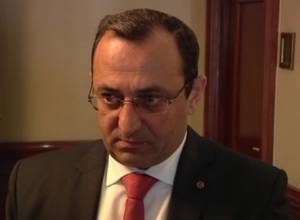 Արծվիկ Մինասյանն անուններ չի նշում