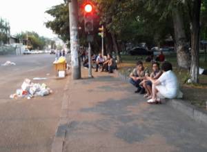 Live: Poster in three languages reading “Serzh Sargsyan, go away!”