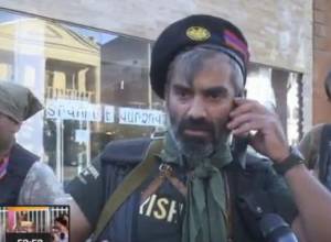 Sasna Dzrer refuses to leave arms inside