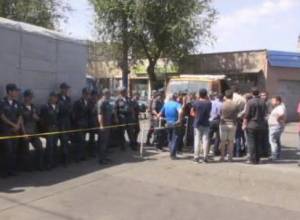 Священник  благословил еду и уехал