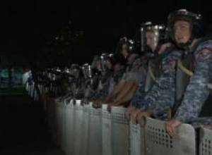 Прямой эфир: полицейские возвращаются на ул. Хоренаци