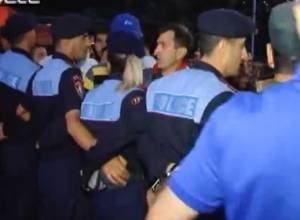 Գյումրիում տեղի ունեցած հավաքի ժամանակ քաղաքացիներ բերման ենթարկվեցին