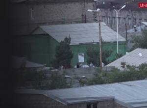 «Сасна црер»  покидают здание полка ППС: Сивилнет