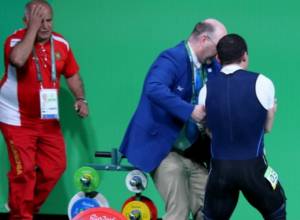 Ծանրորդ Անդրանիկ Կարապետյանը վնասվածքի պատճառով դուրս մնաց հետագա պայքարից