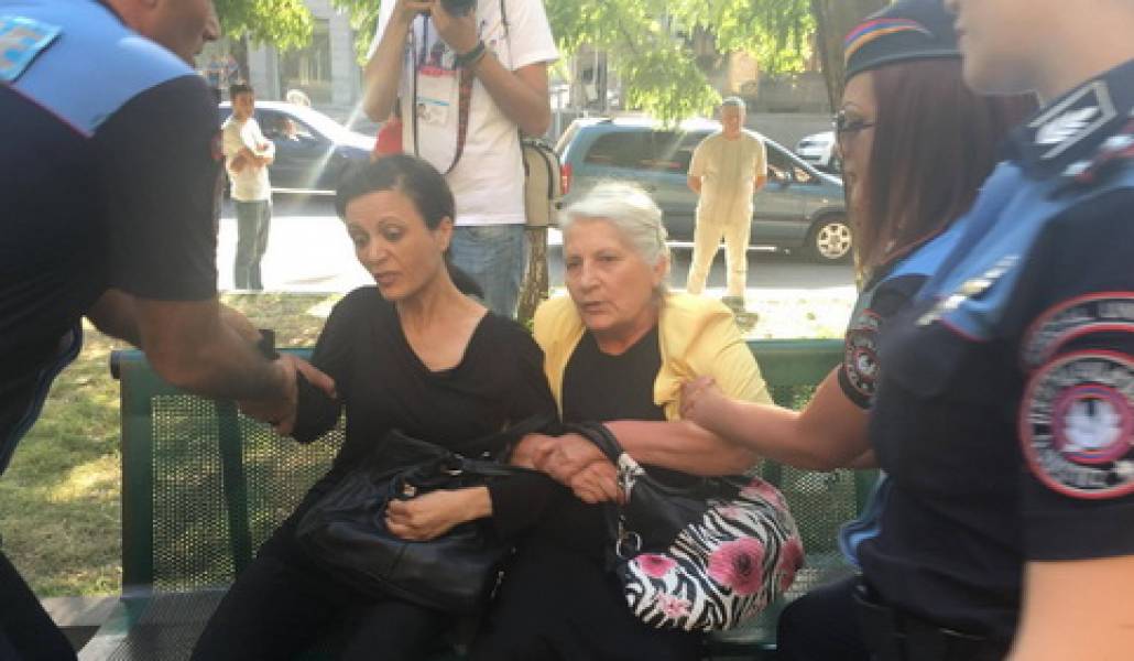 13633422_1066592780044785_1359149697_o-1