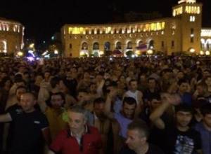 "Мы - Сасна Црер": шествие: прямой эфир